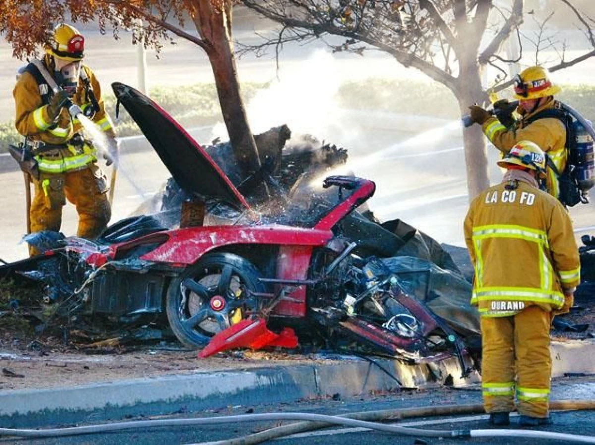 TATAL LUI PAUL WALKER VA DA IN JUDECATA FIRMA PORSCHE