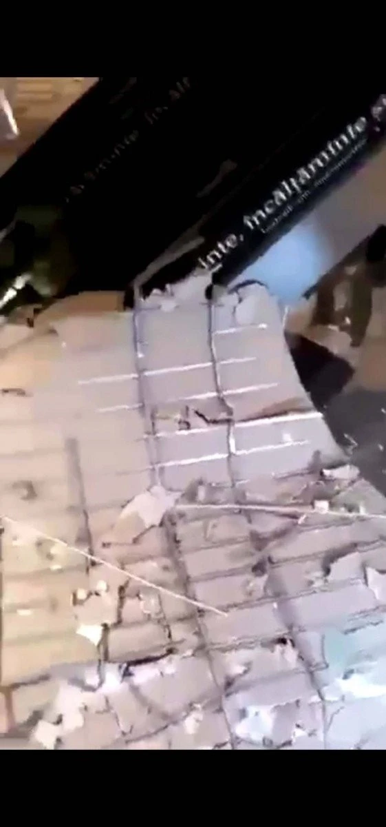 Tavanul Atrium Mall s-a prăbuşit aseară, în jurul orei 23.00