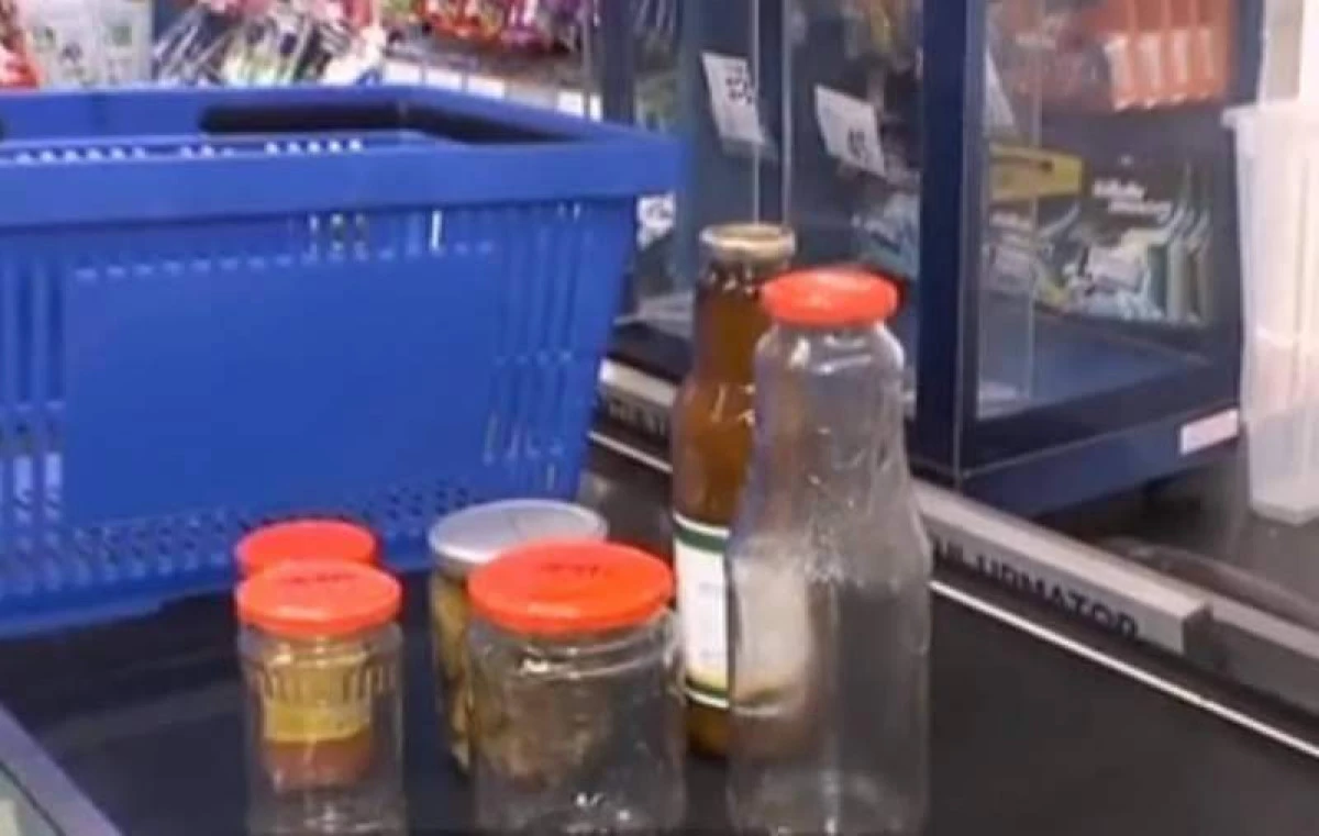 Taxa pe sticle și borcane a intrat în vigoare. Cum se recuperează suma