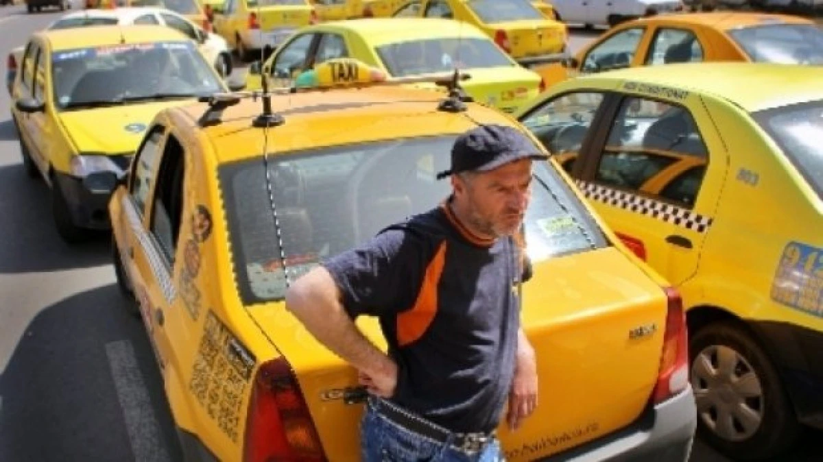 Taximetriștii dau în judecată companiile care dețin aplicațiile de taxi