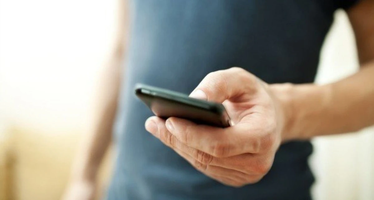 Telefonul tău ascultă tot ce vorbești! Cum să dezactivezi microfonul mobilului
