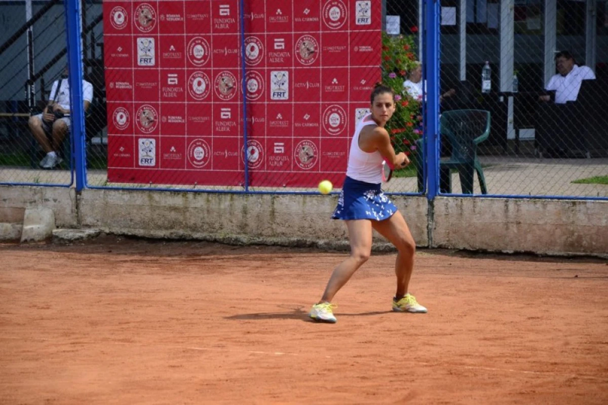 Tenismenele tricolore domină zgura arădeană
