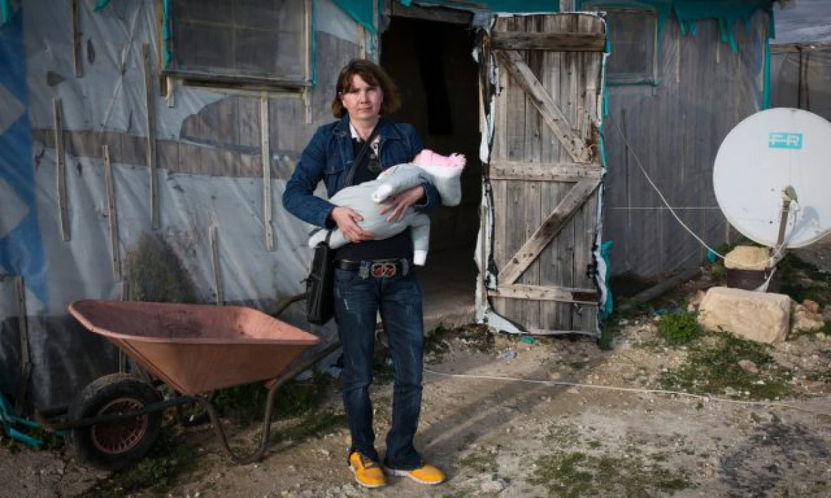 The Observer: Mii de românce lucrează în condiții de sclavie în Sicilia