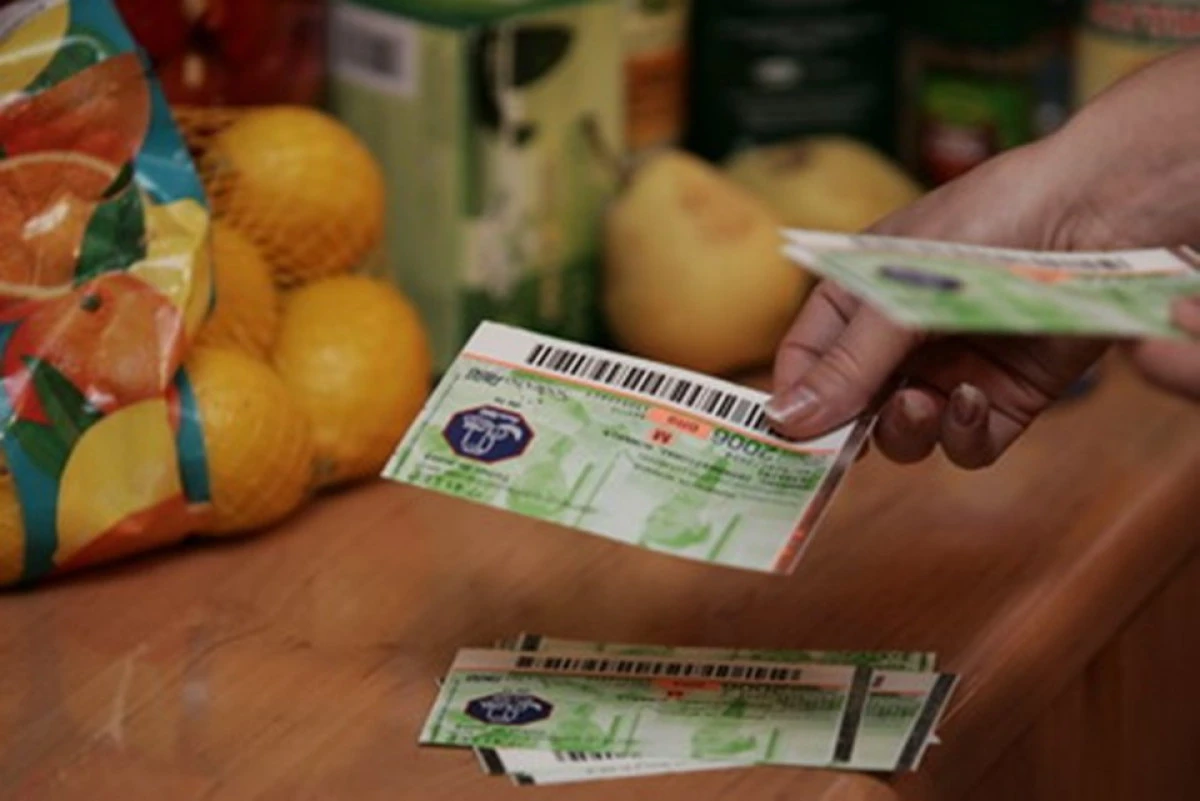 Tichetele sociale pentru alimente nu au ajuns nici acum la toţi românii cu venituri mici