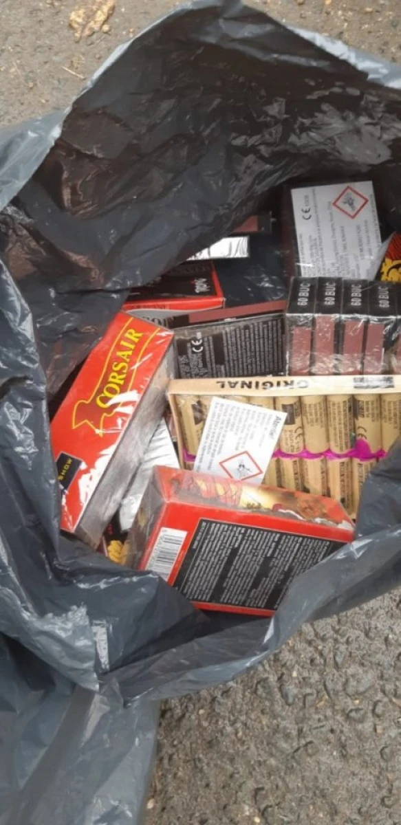 Țigări de contrabandă și materiale pirotehnice, confiscate de jandarmi