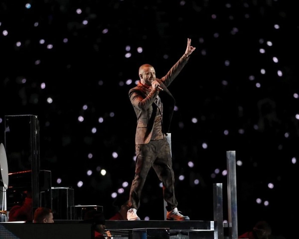 Timberlake i-a adus un omagiu lui Prince în pauza Super Bowl 2018