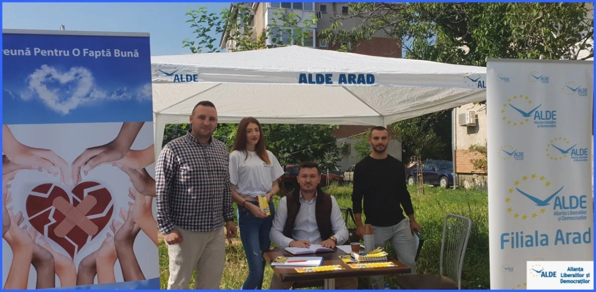 Tinerii ALDE strâng semnături pentru semaforizarea trecerii pentru pietoni de pe Calea Iuliu Maniu