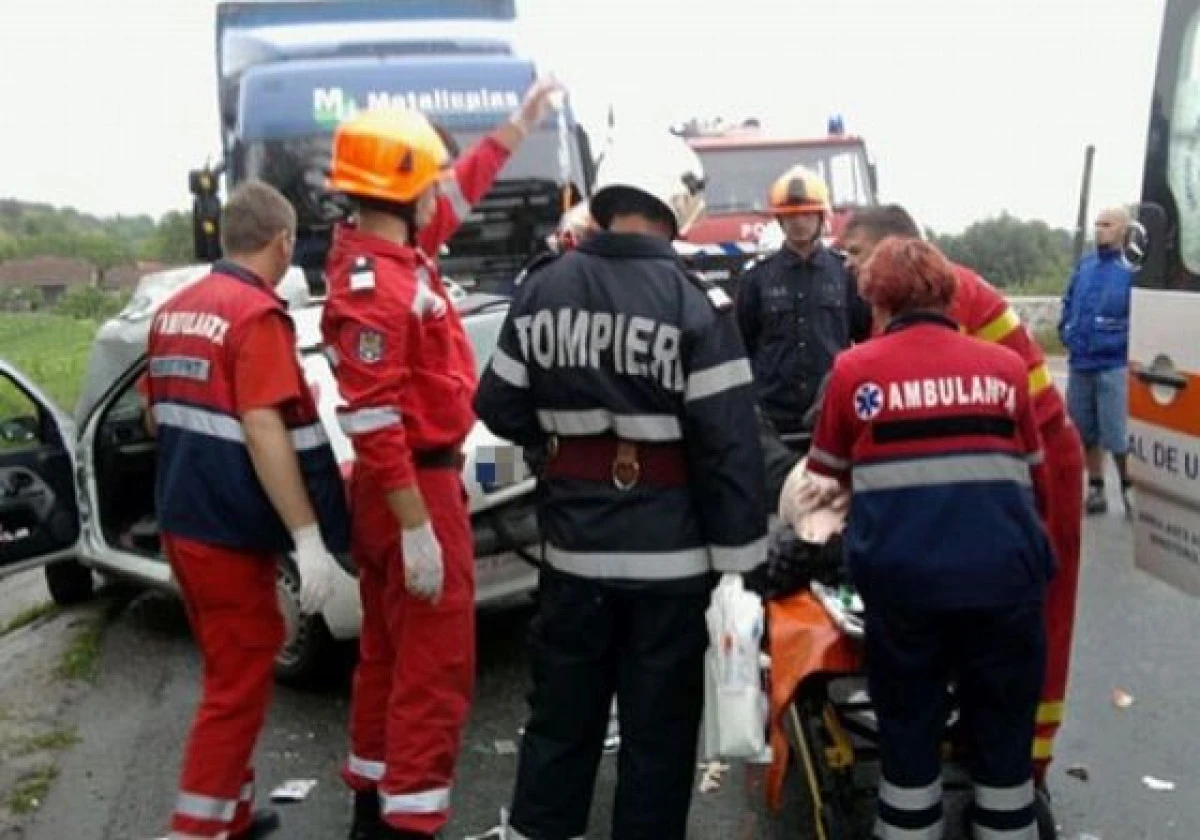 TIR DIN ARAD, IMPLICAT INTR-UN GRAV ACCIDENT PE DN6. UN COPIL DE UN AN A MURIT