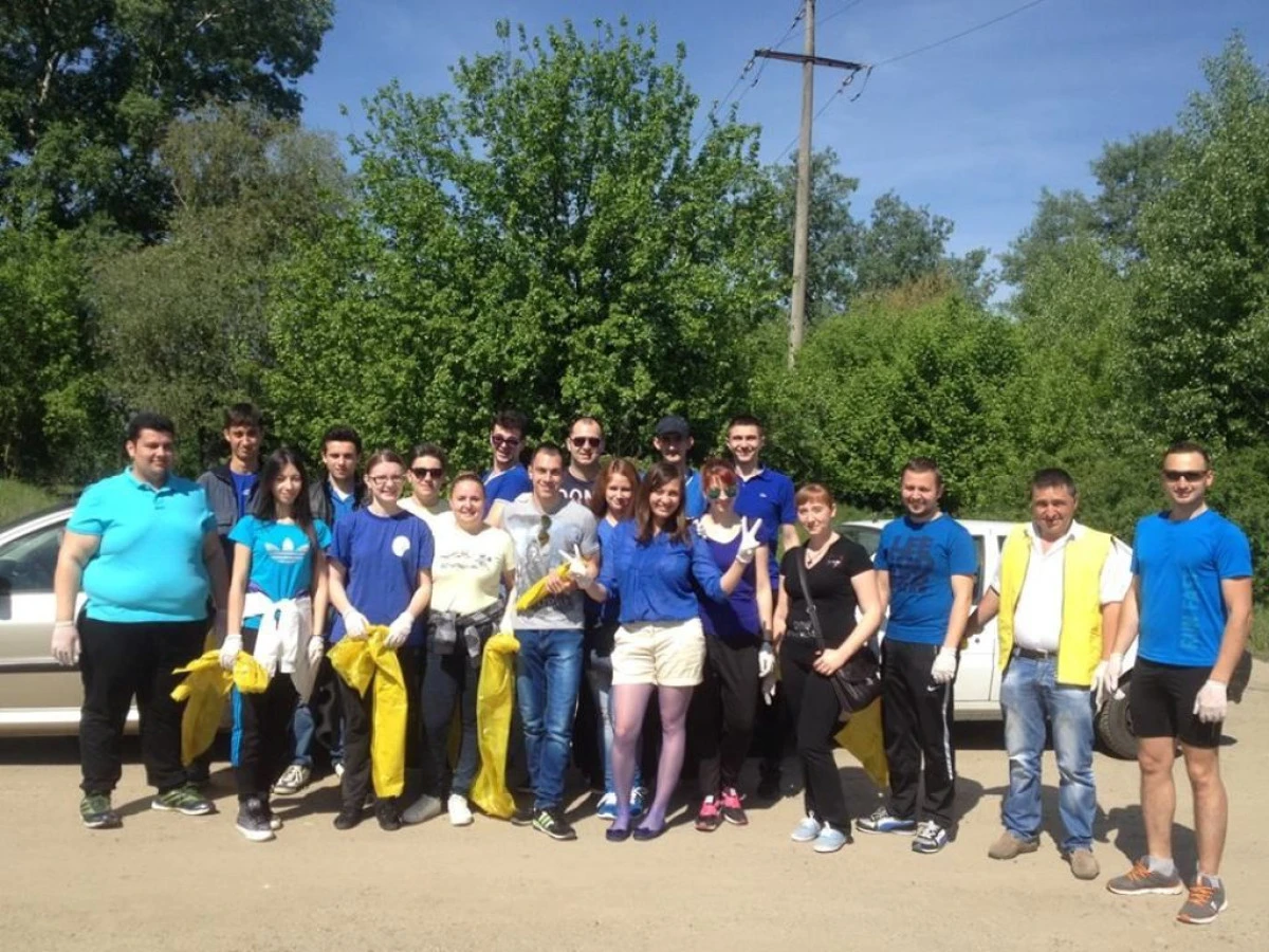 TNL ARAD A ORGANIZAT O ACTIUNE DE ECOLOGIZARE IN PADUREA CEALA