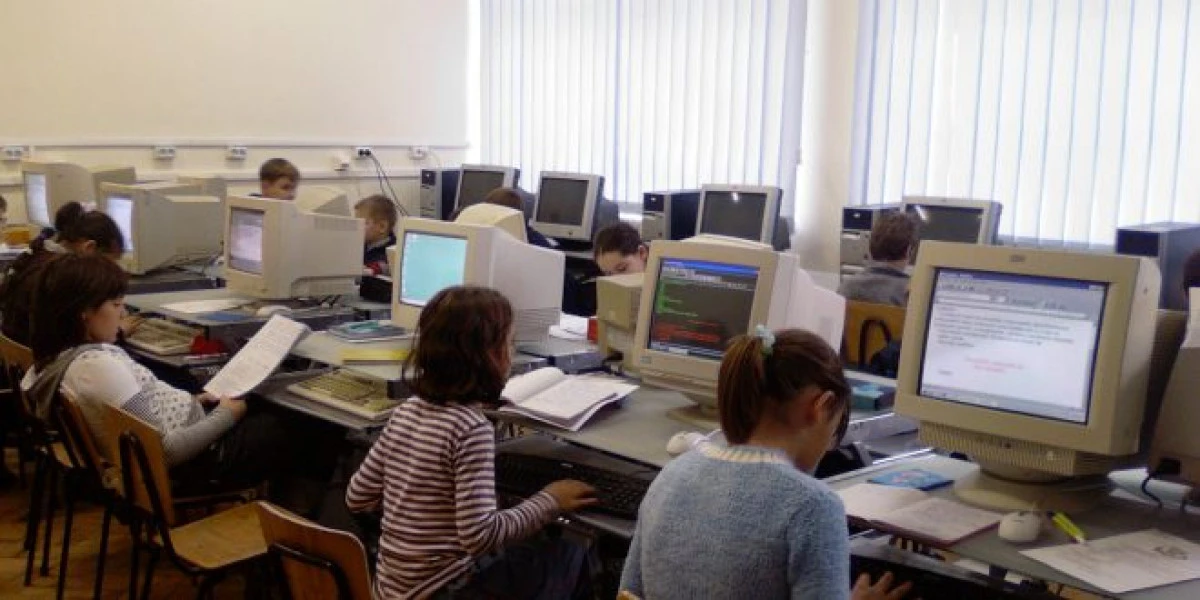 Toate școlile din România vor avea internet Wi-Fi, în 4 ani