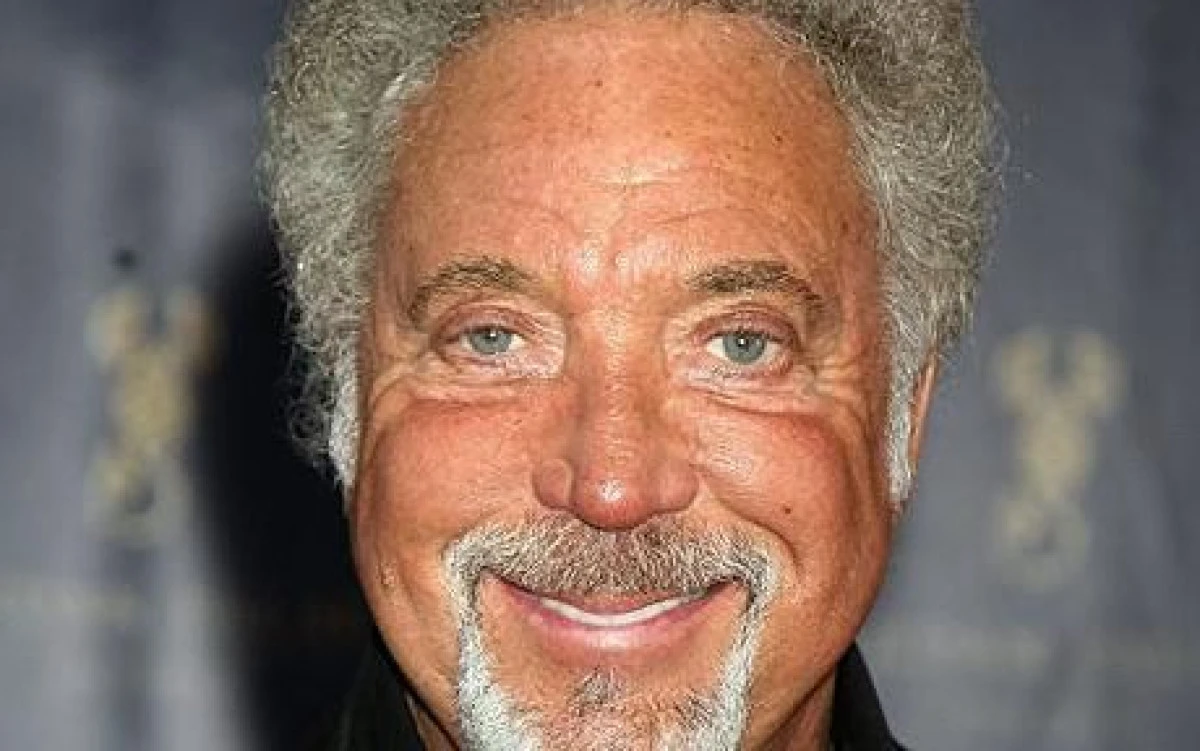 Tom Jones a ajuns în spital din cauza unei infecţii bacteriene