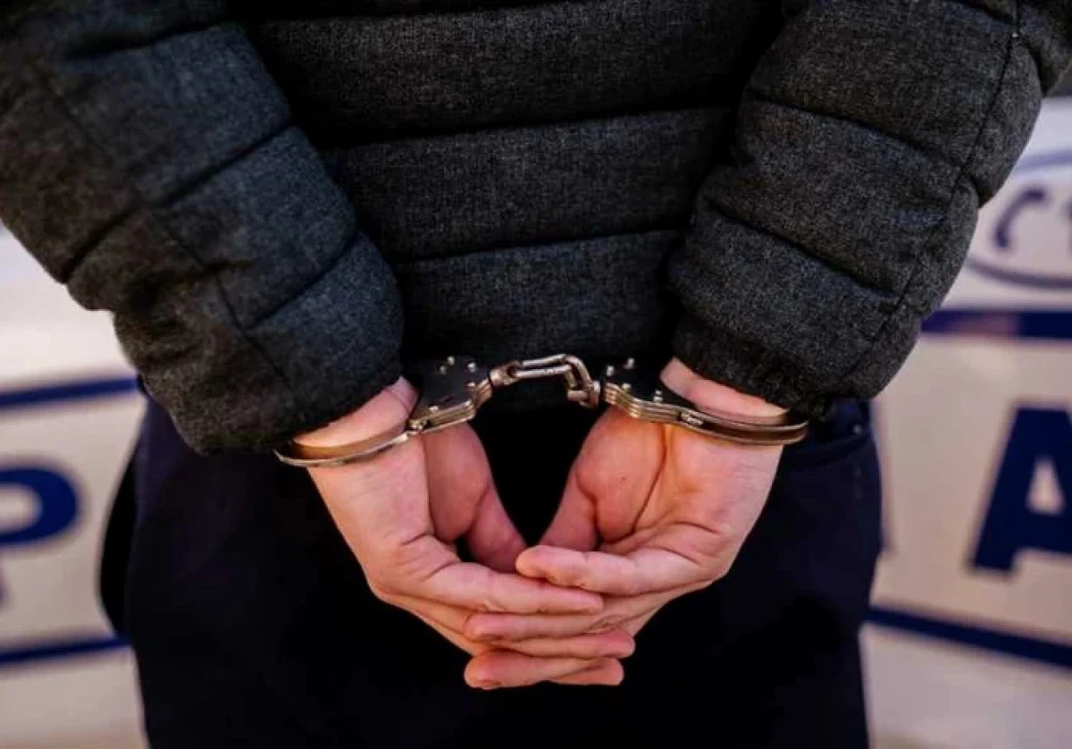 Tonomat spart în Arad. Trei persoane, bănuite de furt și distrugere, identificate de polițiști