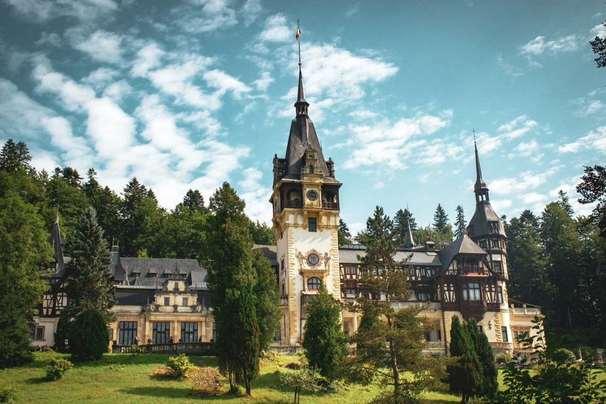 Top 3 activități și atracții în Sinaia pentru o vacanță perfectă