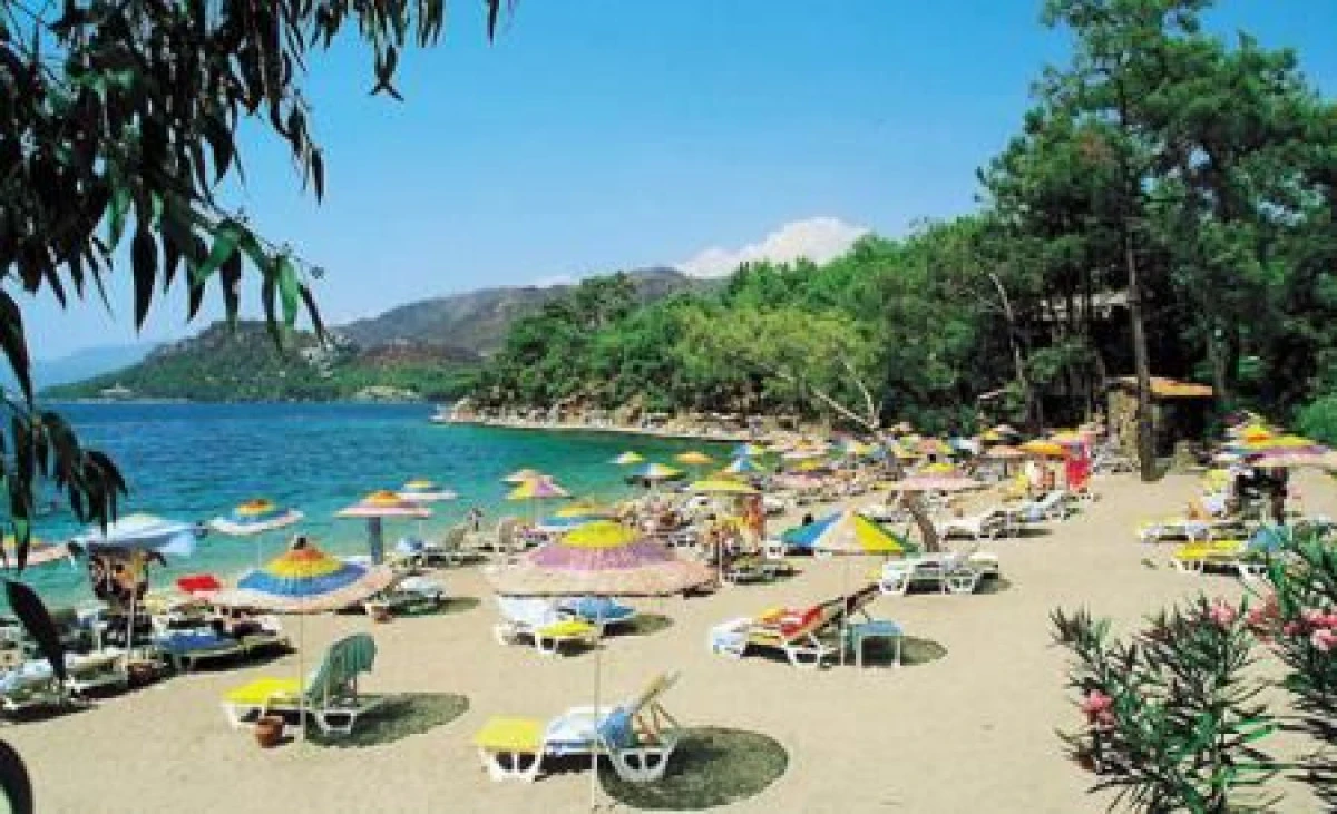 TOPUL AGENTIILOR DE TURISM: PERFECT TOUR SI CHRISTIAN TOUR, CELE MAI MARI DIN ROMANIA