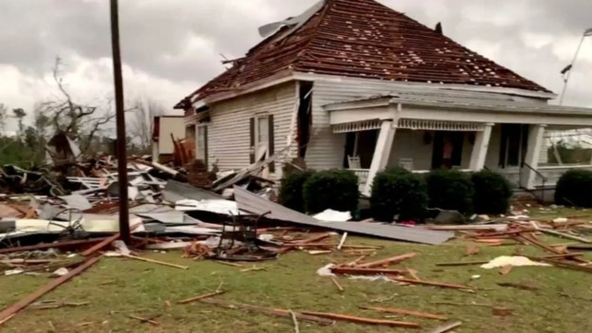 Tornadele au ucis cel puțin 23 de persoane din Alabama