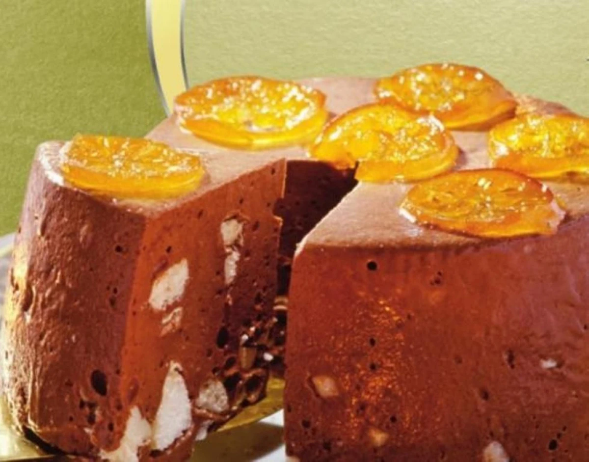 TORT DE BEZEA CU CREMA DE CIOCOLATA