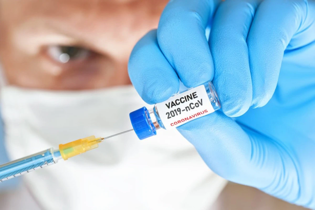 Tot mai mulți arădeni sunt vaccinați zilnic. 18 cazuri de reacție post vaccinare