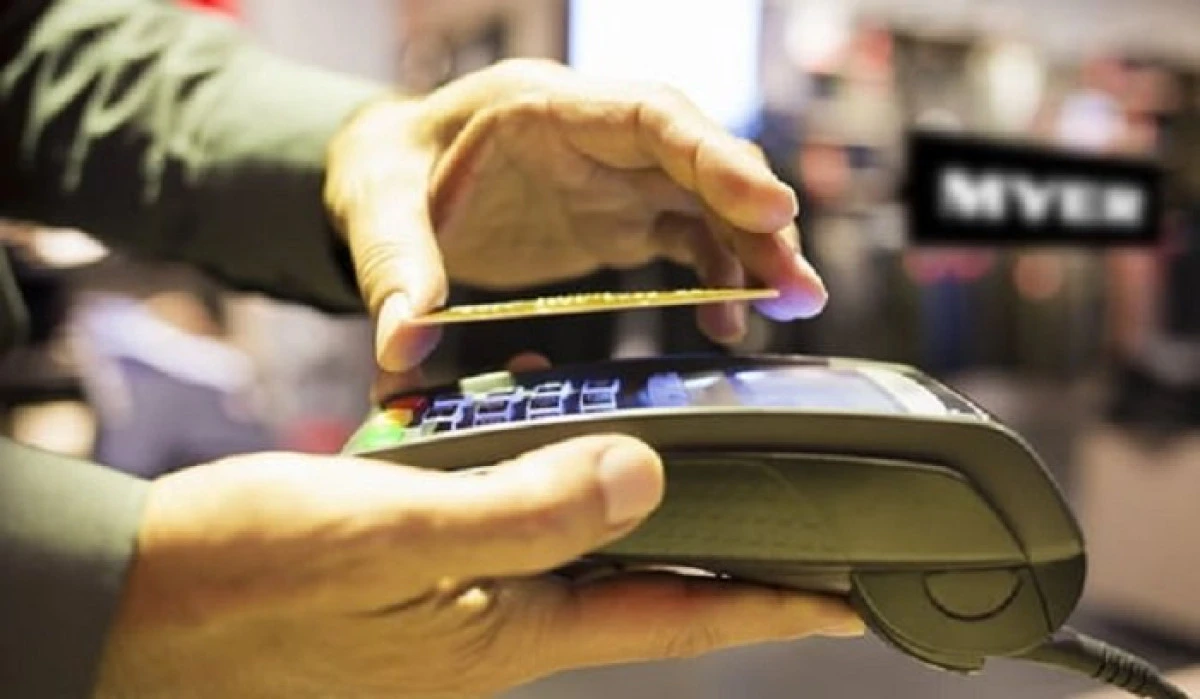 Toţi comercianţii români sunt obligaţi să accepte plata cu cardul. Legea a intrat în vigoare
