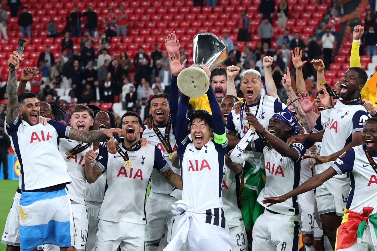 Tottenham a câștigat Europa League, printre campioni se numără și Radu Drăgușin!