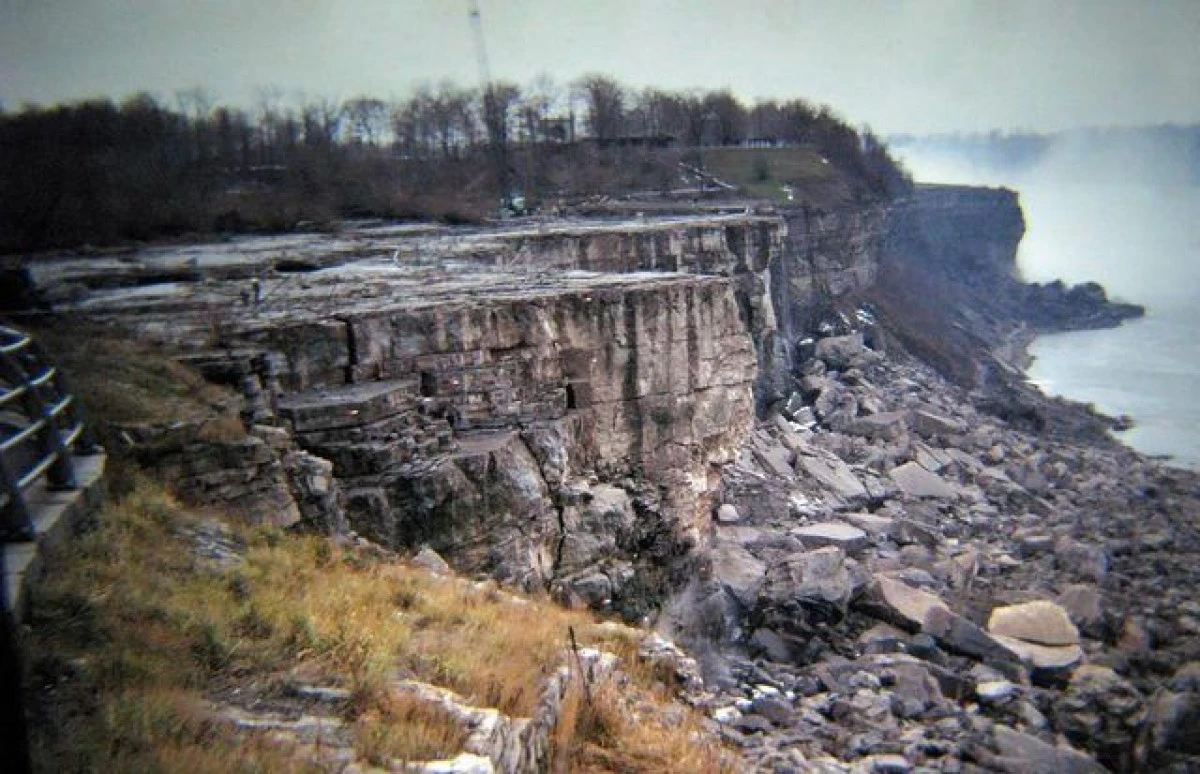 TOTUL ARE O DURATA DE VIATA -LECTIA DATA DE OPRIREA CASCADEI NIAGARA IN ANUL1969