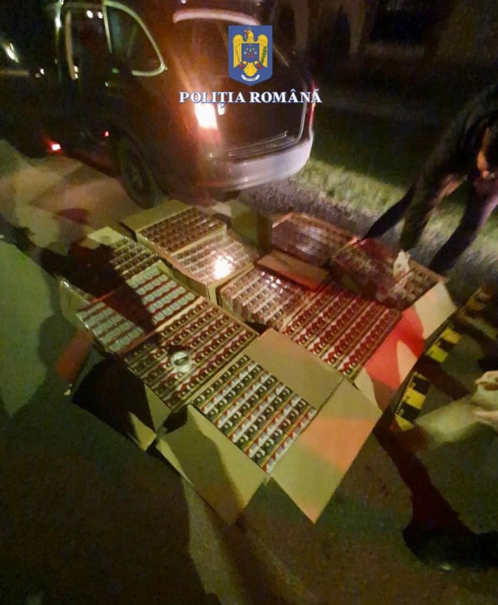 Traficant de țigări, prins de polițiștii din Curtici cu portbagajul plin de "marfă"
