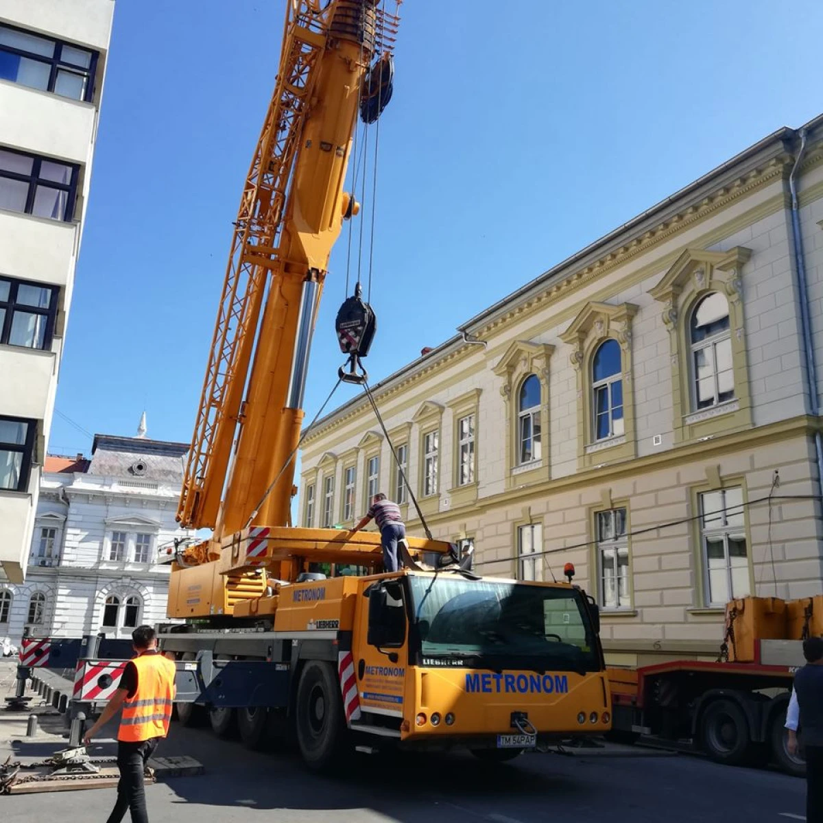 Traficul rămâne restricționat pe Bulevardul Decebal