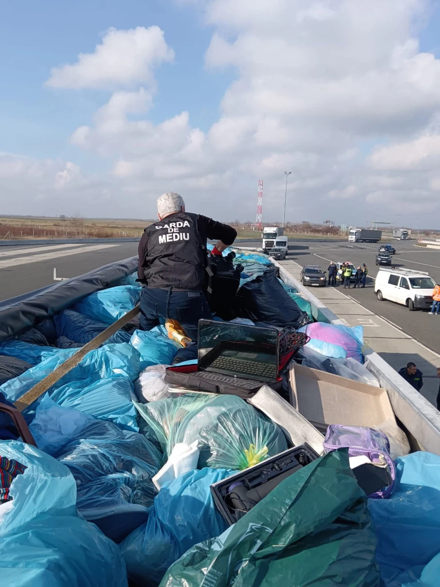 Transport de 16,3 tone, sigilat la Nădlac 2. Suspiciuni de transport ilegal de deșeuri din Germania