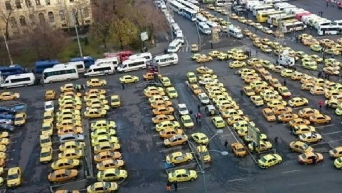 TRANSPORTATORII PROTESTEAZĂ ÎN PIAȚA VICTORIEI