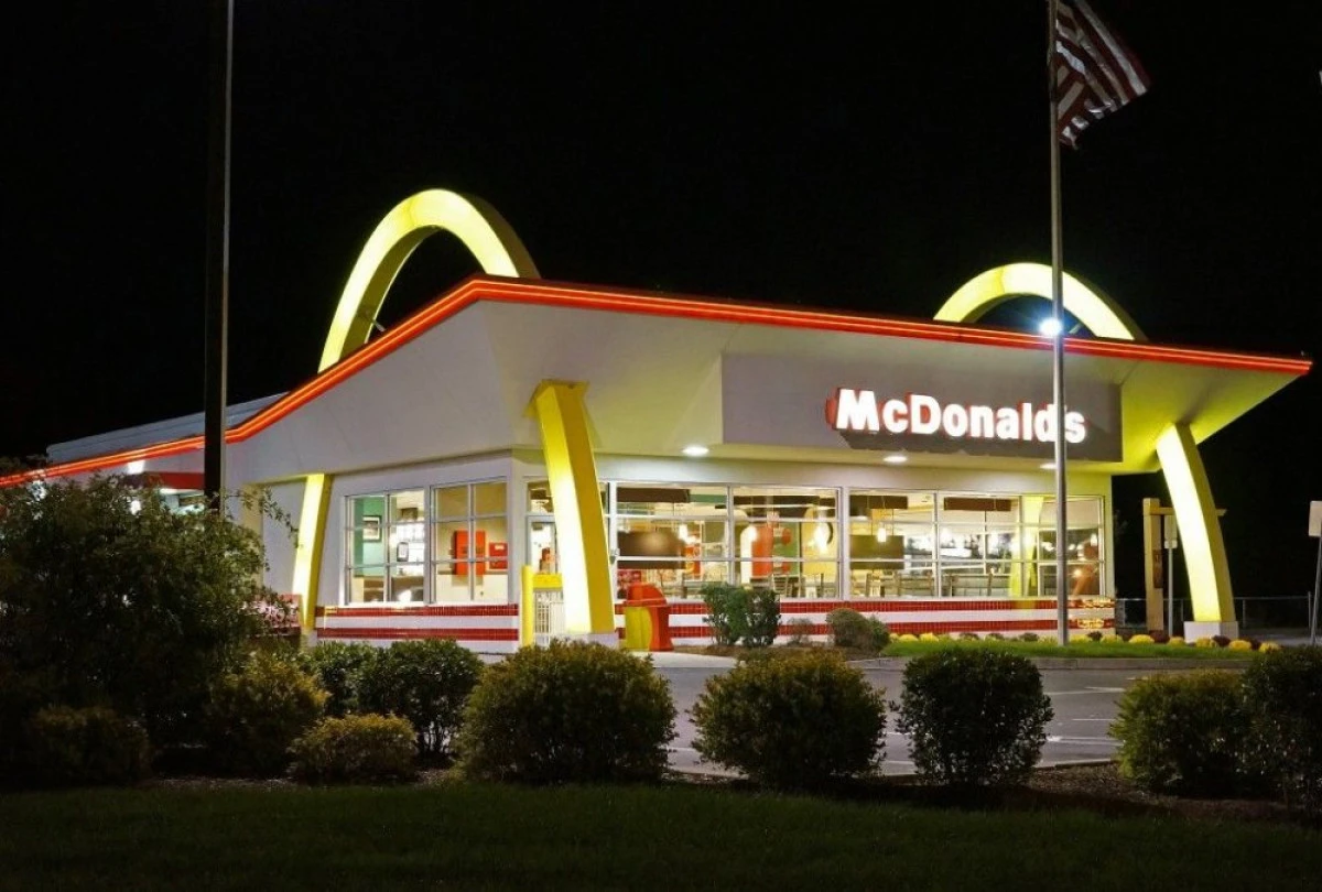 TRANZACTIA ANULUI: MC DONALD’ S CEDEAZA RESTAURANTELE DIN ROMANIA