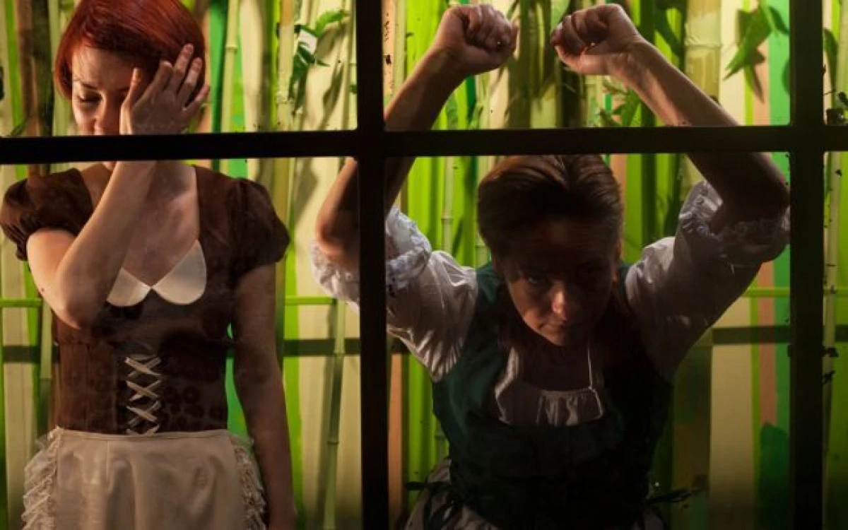 TRASEU TEATRAL TENTANT IN WEEKEND LA ARAD