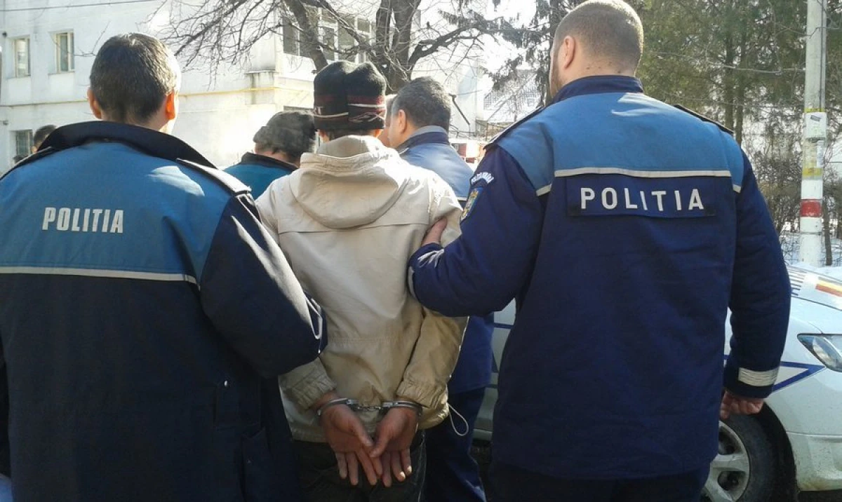 Trei arădeni au fost reținuți pentru lipsirea de libertate a unei tinere de 21 de ani
