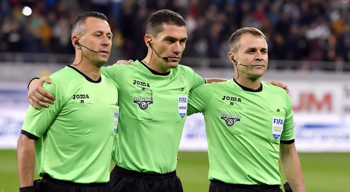 Trei arbitri români vor oficia la Cupa Mondială de fotbal! Arădeanul Haţegan ratează turneul final