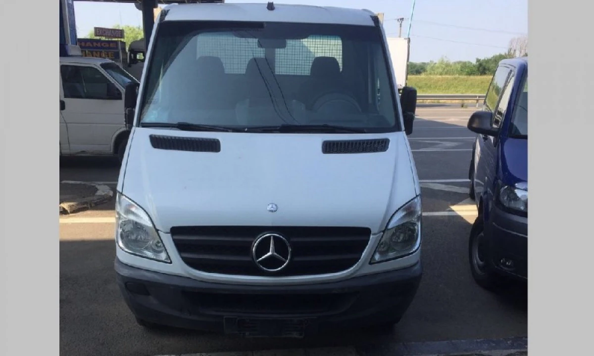 Trei autoturisme căutate de autorități, depistate la frontieră în perioada minivacanței de Rusalii
