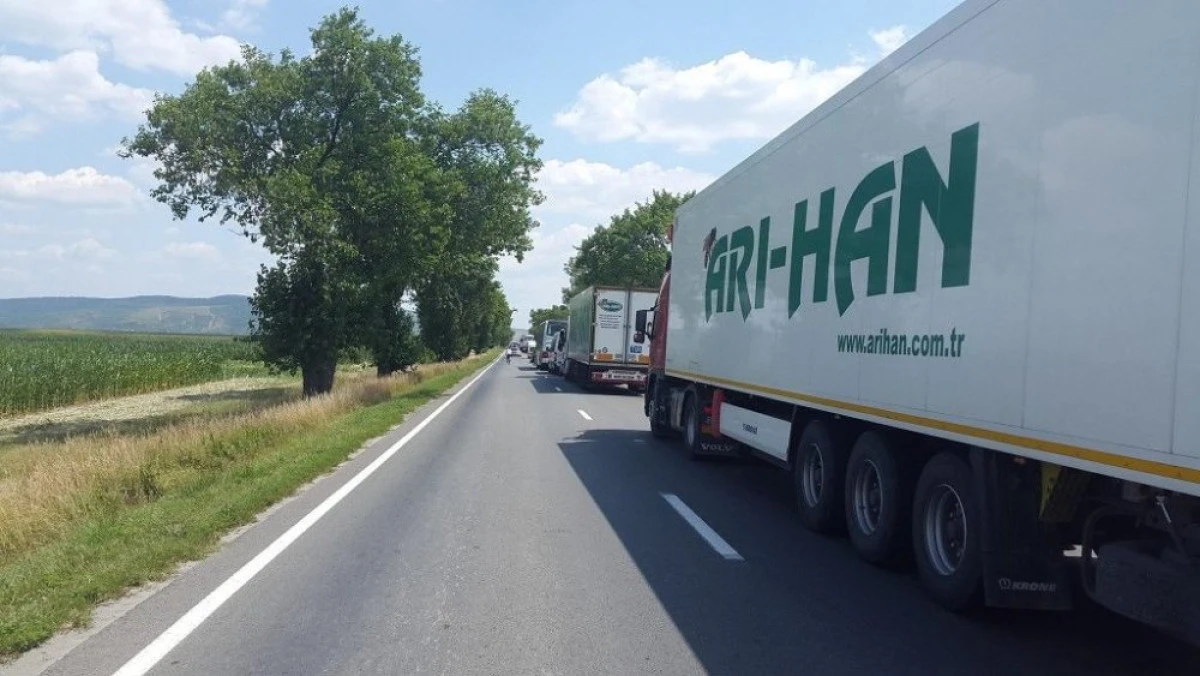 TREI AUTOVEHICULE, IMPLICATE INTR-UN ACCIDENT PE VALEA MURESULUI. TRAFICUL ESTE BLOCAT