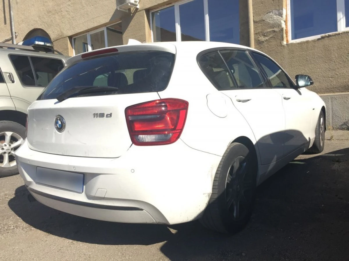 TREI BĂRBAȚI AU ÎNCERCAT SĂ INTRE ÎN ȚARĂ CU UN BMW FURAT DIN FRANȚA