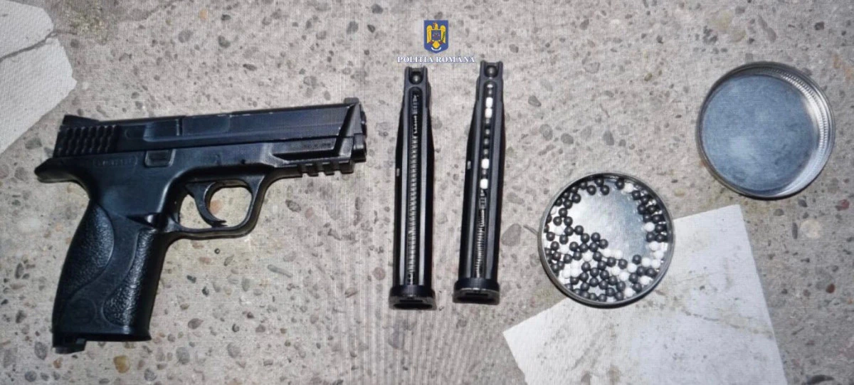 Trei bărbați înarmați au amenințat o familie din Arad