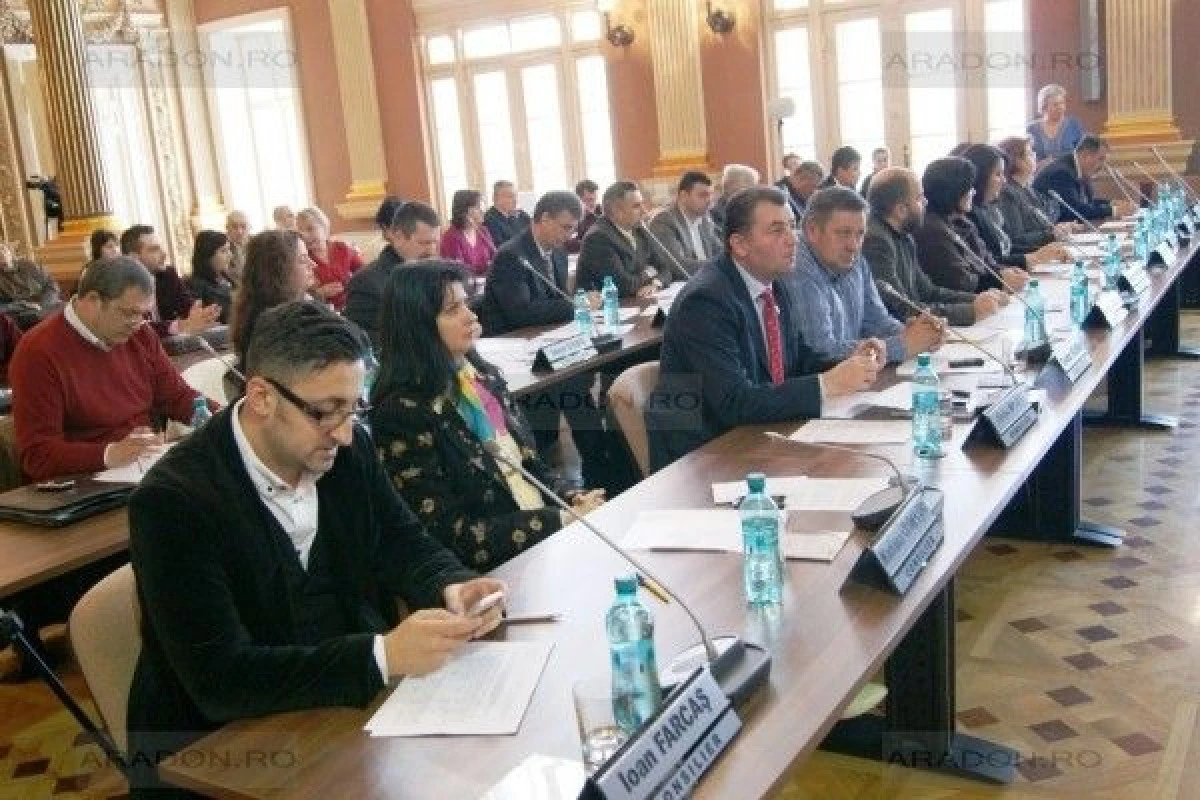 TREI CONSILII DE ADMINISTRATIE LA SCOLI PENTRU CONSILIERUL CU CINCI CLASE AL PRIMARULUI FALCA