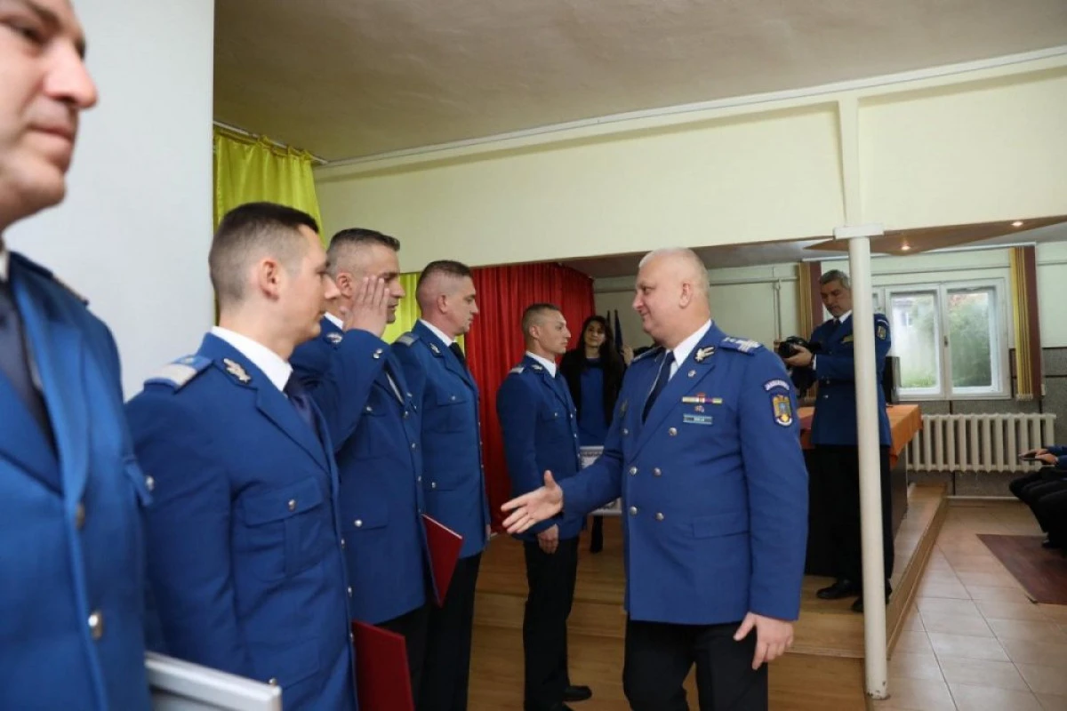 Trei jandarmi arădeni au primit Emblema de Onoare a MAI pentru servicii și fapte deosebite