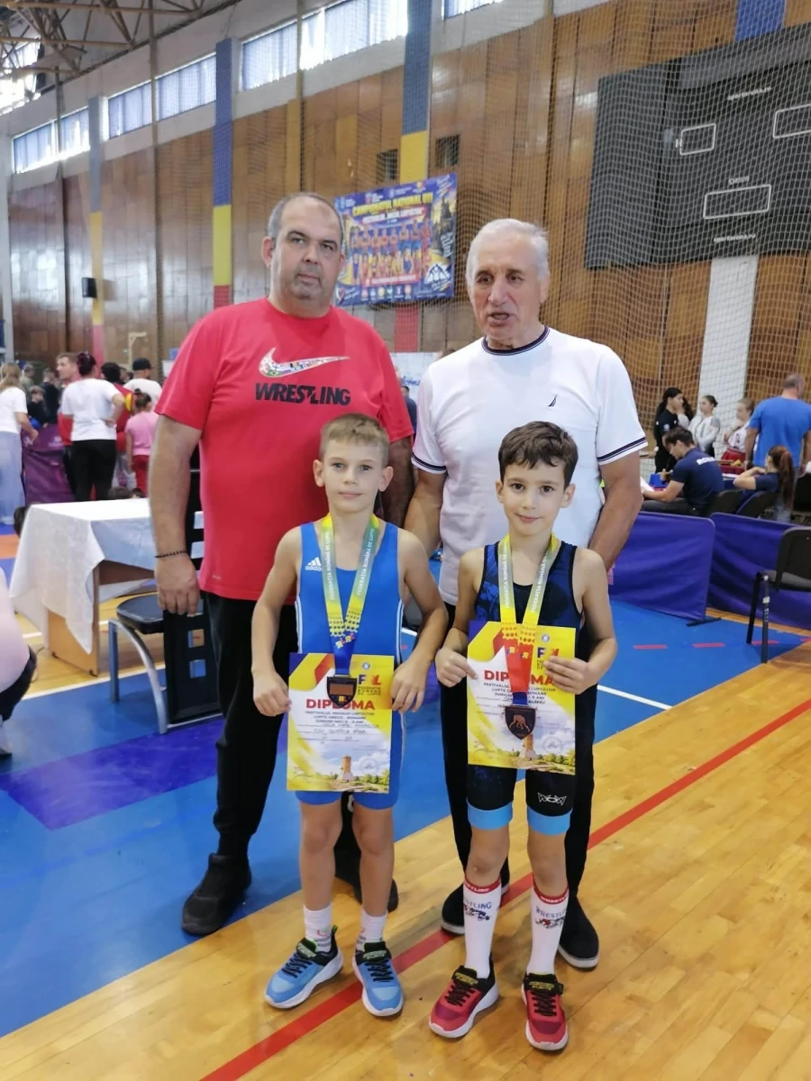 Trei medalii pentru luptătorii de la CSS „Gloria” Arad la Campionatul Național. Kristof Kasa, campion național