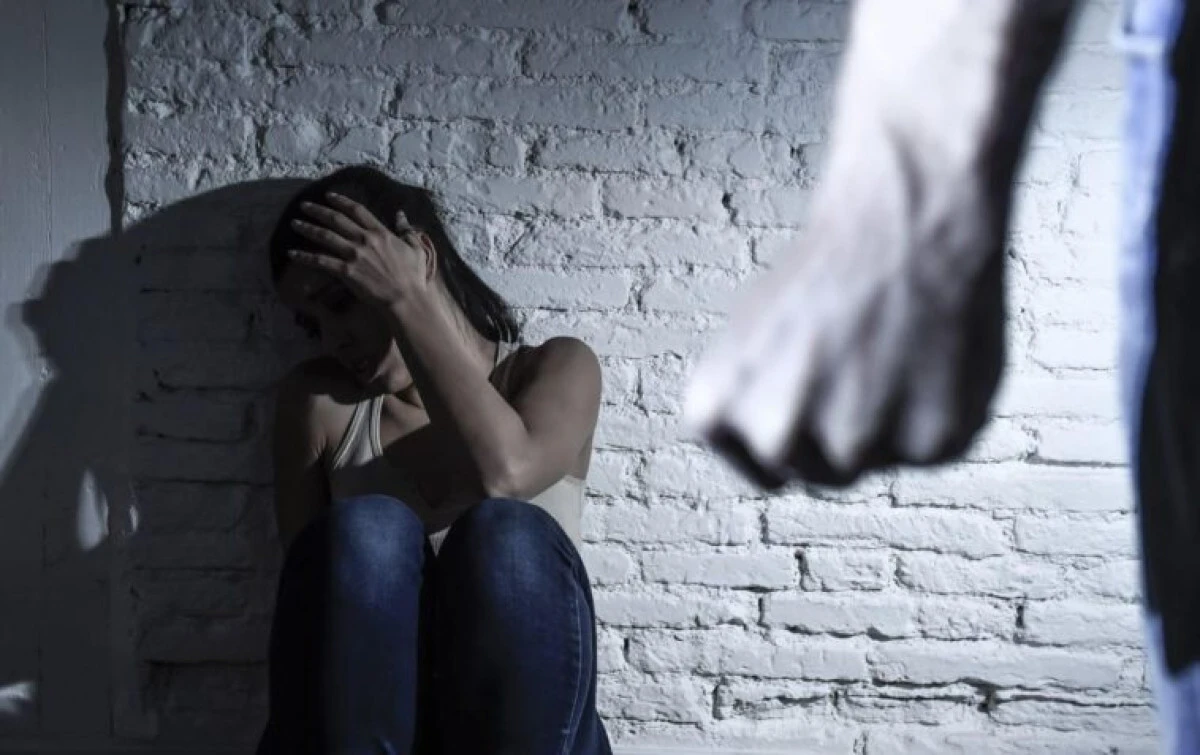Trei ordine de protecție în județul Arad. Un tânăr și-a lovit mama și și-a amenințat fratele cu un cuțit