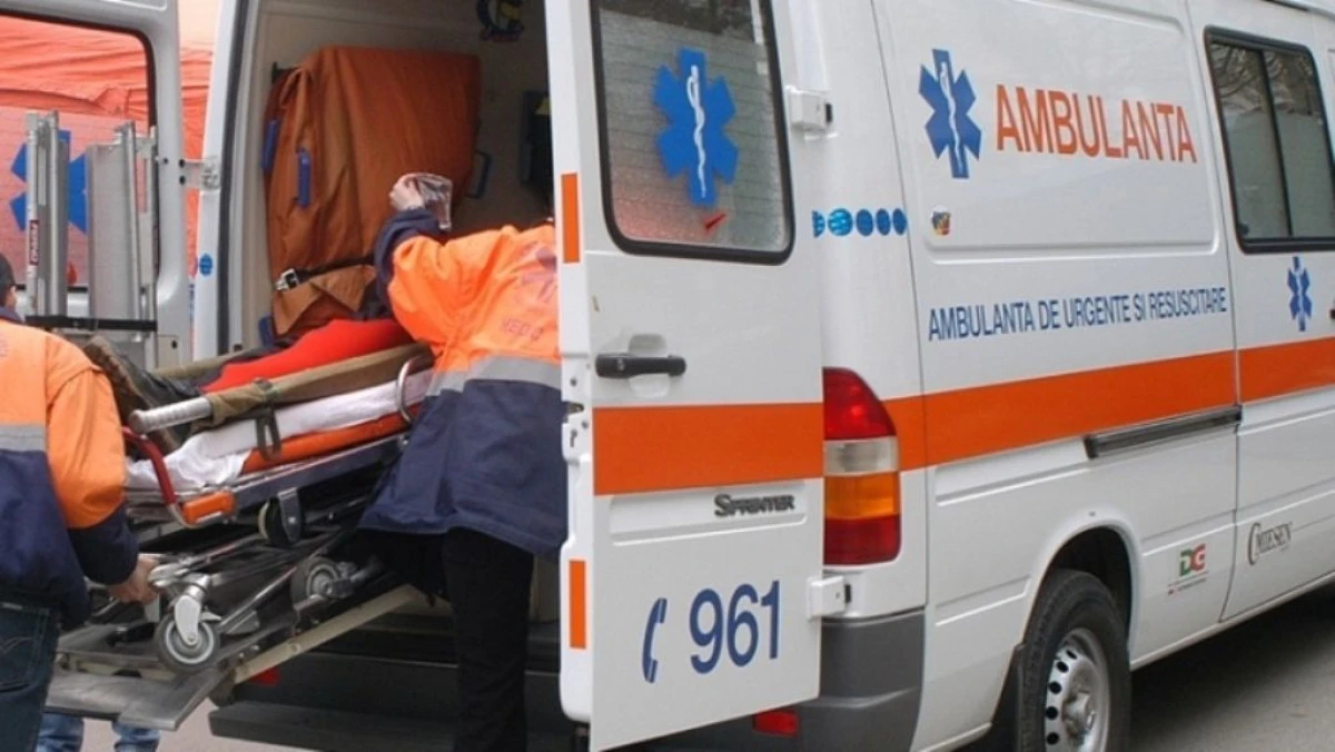 TREI PERSOANE RANITE DUPA CE UN MICROBUZ CU CETATENI UCRAINENI S-A RASTURNAT PE DN17