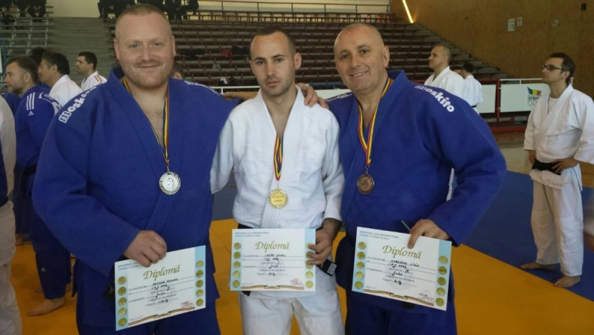 TREI POLITISTI ARADENI AU OBTINUT MEDALII LA CAMPIONATUL NATIONAL DE JUDO AL MAI