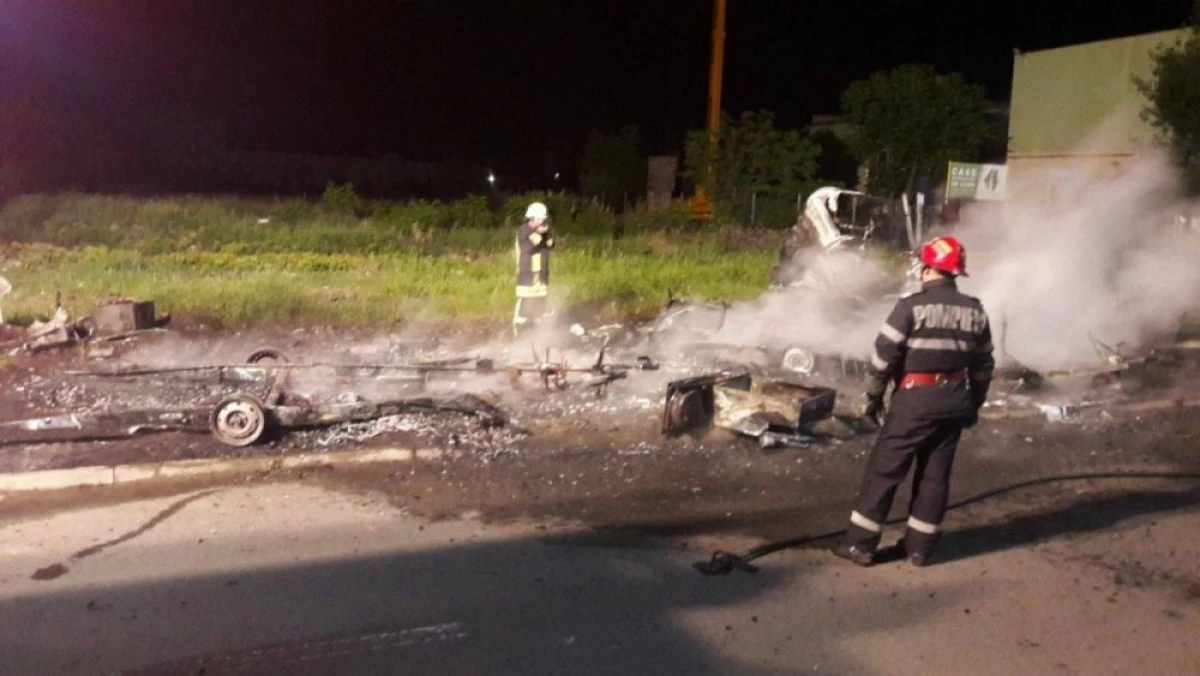 Trei rulote au fost incendiate pe o stradă din Arad