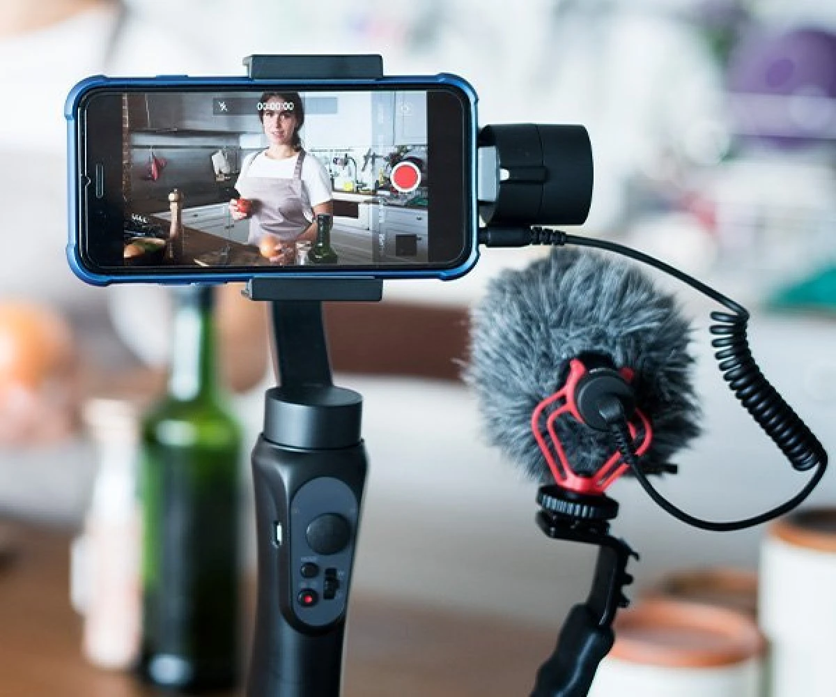 Trei sferturi dintre români nu au încredere în recomandările făcute de influenceri