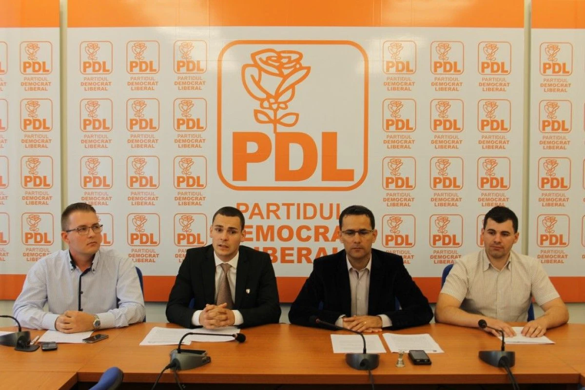 TREI TINERI, ABSOLVENTI AI PROGRAMULUI DE EXCELENTA IN POLITICA