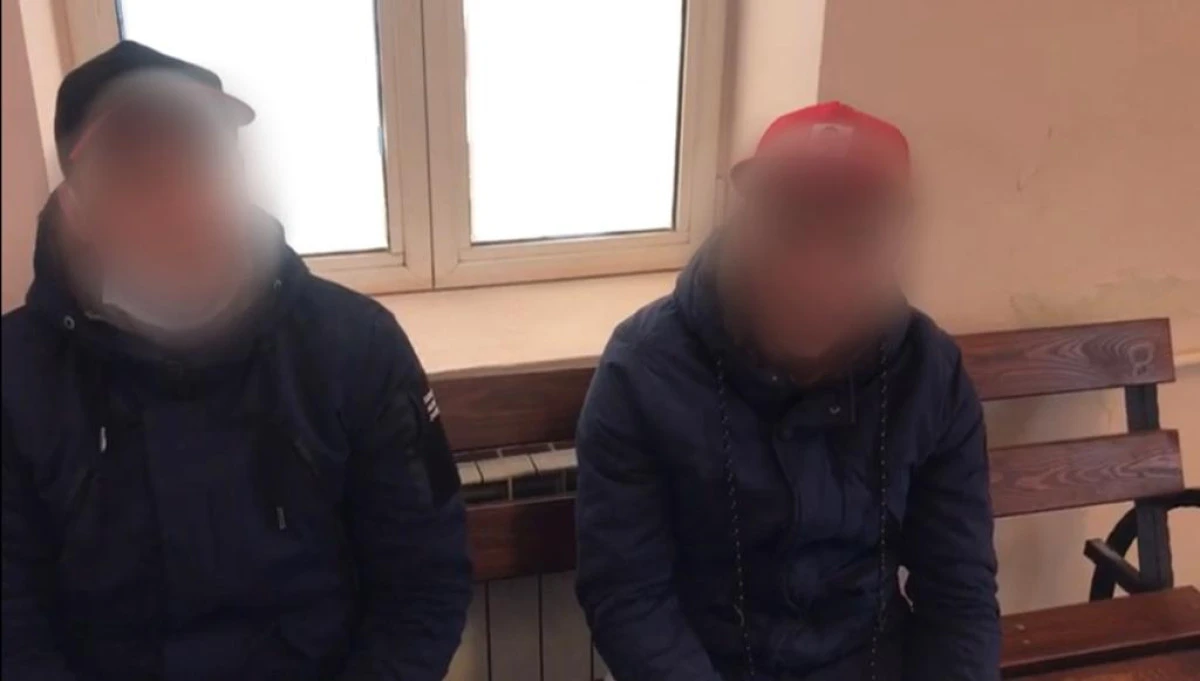 Trei tineri au avut nevoie de îngrijiri medicale în urma unui conflict pornit din senin de alți doi tineri drogați
