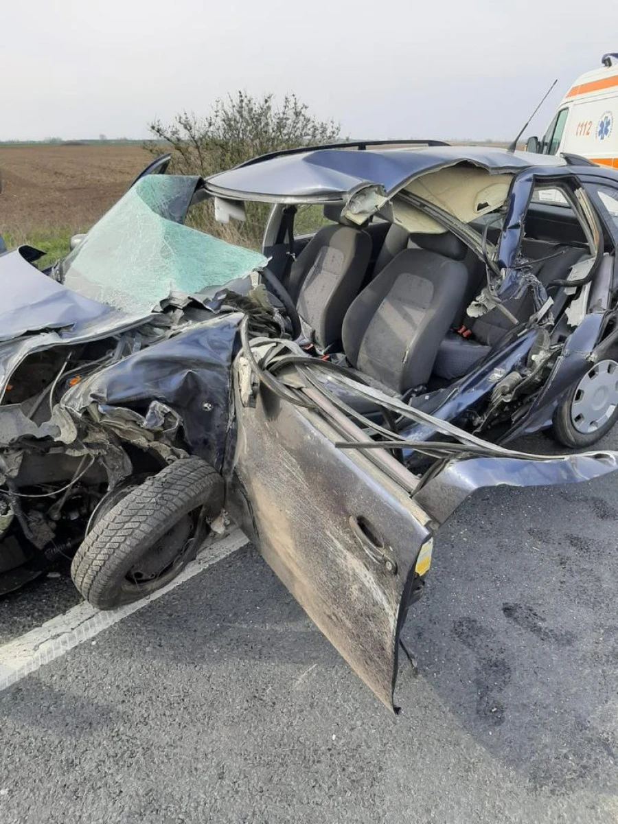 Trei victime implicate într-un accident grav, petrecut la ieșirea din Arad spre Zimand Cuz