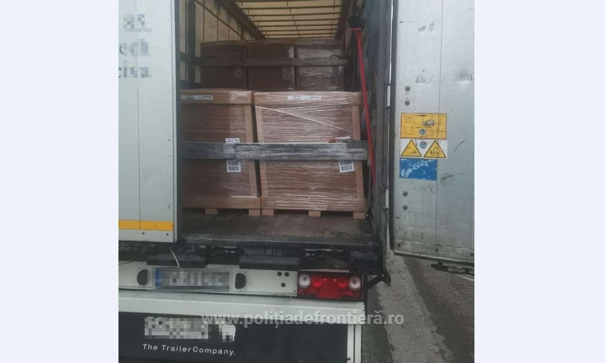 Treisprezece cetățeni din Irak și Afganistan, ascunşi în autovehicule, depistați de polițiștii de frontieră arădeni