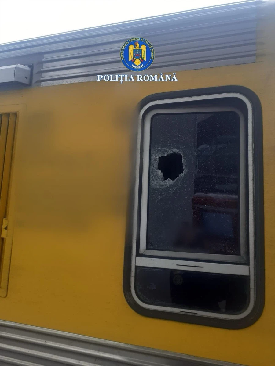 Tren atacat cu pietre în Felnac! Autorul, identificat și reținut de polițiști