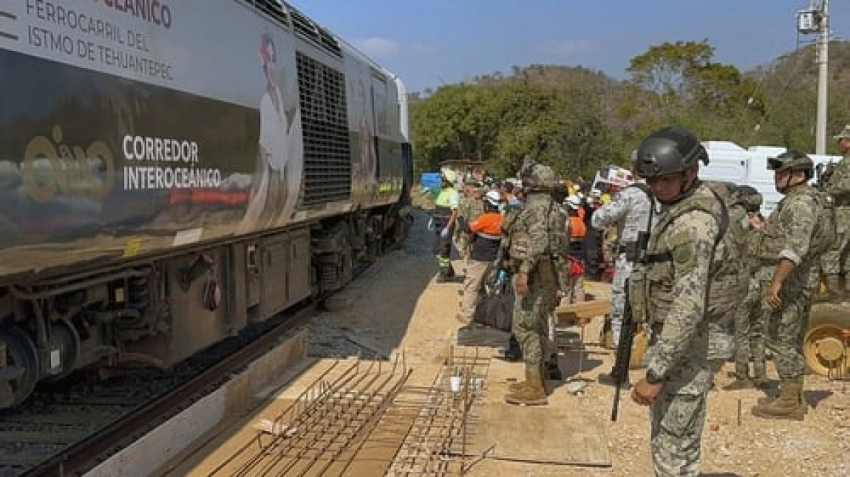 Tren deraiat în sudul Mexicului: 13 morți și aproape 100 de răniți